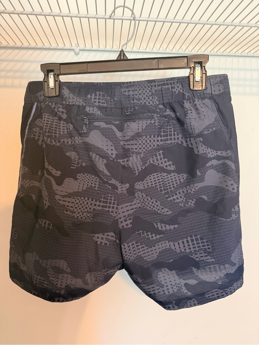 NWOT Salomon Gray Camo Performance Running Shorts M - Picture 3 of 8